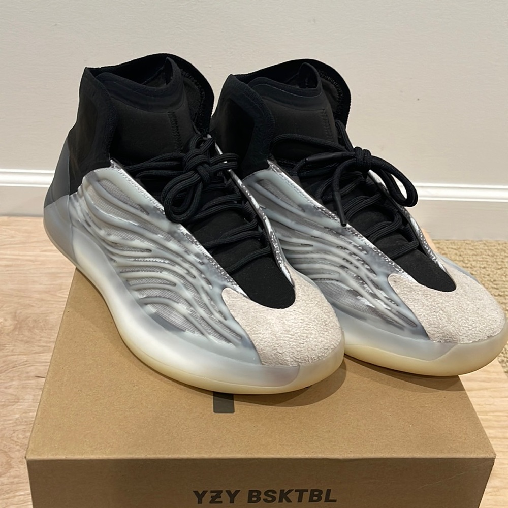 Yeezy Quantum Bsktbl Performance model size 11.5